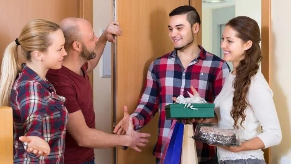 Всички правят тези 6 грешки, когато имат гости