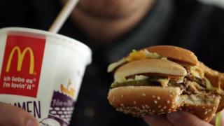 Фен на McDonald's се отказа от любимите си хамбургери и посивя, а после... СНИМКИ