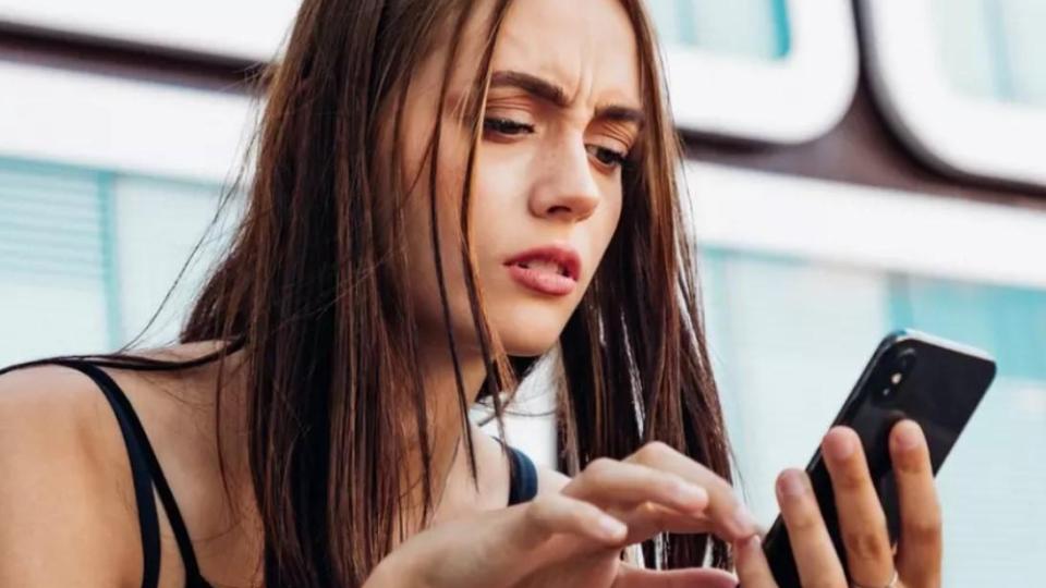 Съпруга се разрови в телефона на мъжа си и животът й се преобърна на 180 градуса