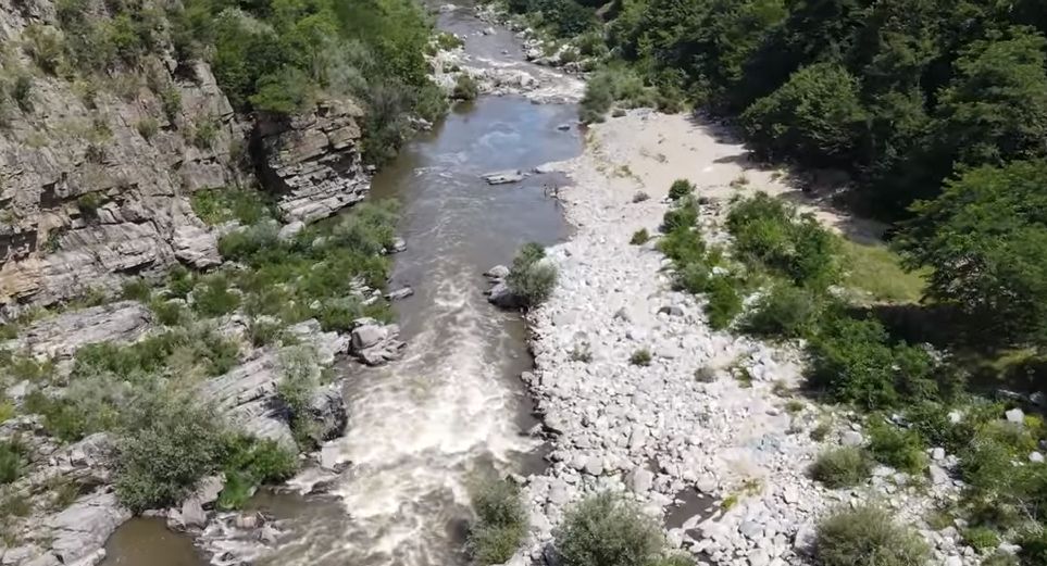 На плаж в планината? Да, има и такива места в България ВИДЕО