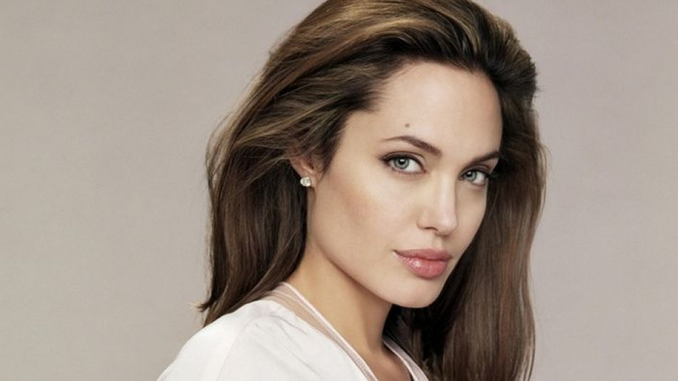 Искате да изглеждате като Анджелина Джоли? Вижте каква е тайната на красотата й