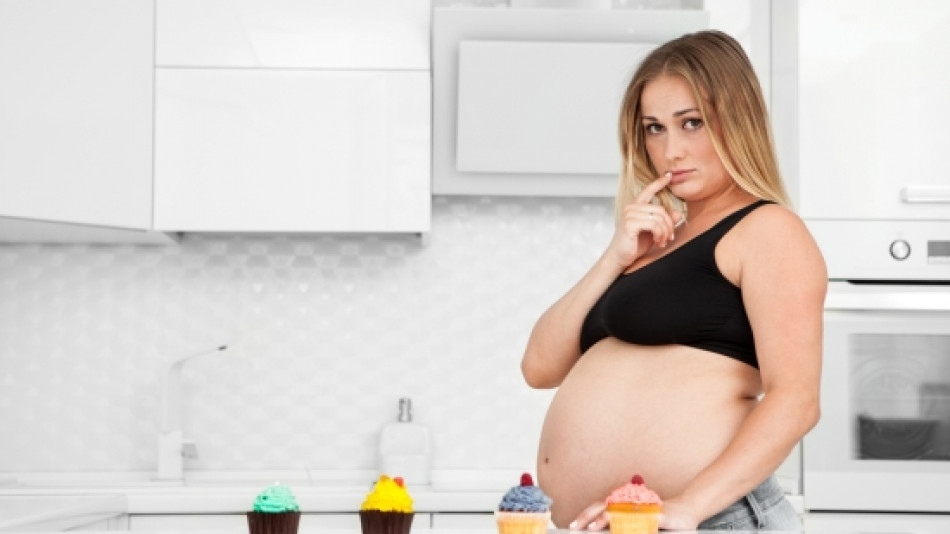 Излишните килограми по време на бременността ви плашат? Може да минете и без тях, ето как