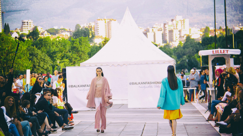 Balkan Fashion Week посрещна лятото с модни спектакли (СНИМКИ)