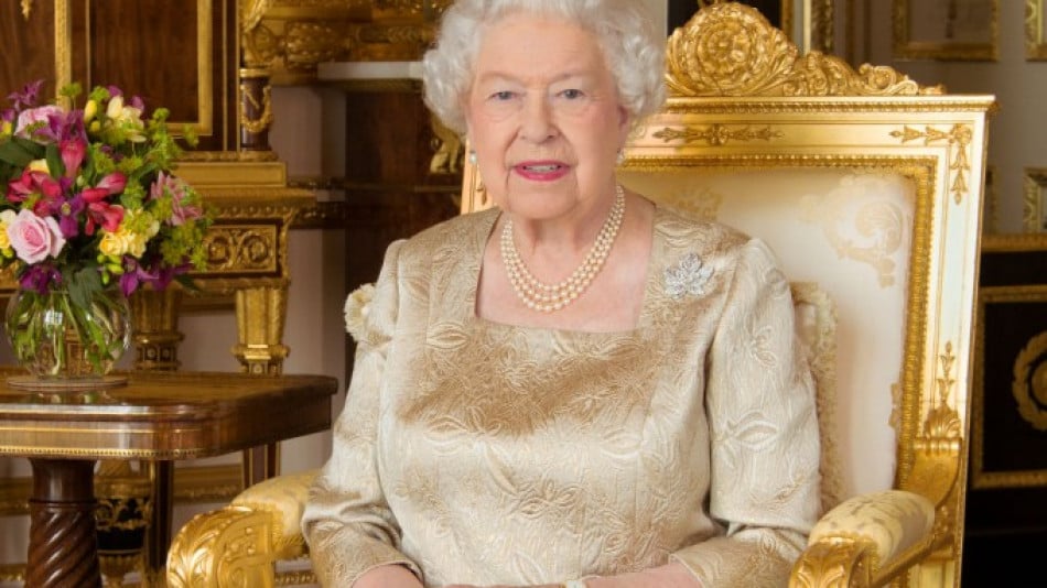 Само с една СНИМКА внучката на кралица Елизабет II издаде пред света голяма тайна от Бъкингамския дворец