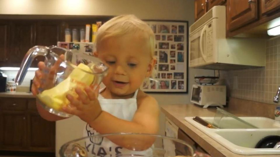 2-годишният готвач Роман покори света, а рецептата му за торта е уникална (СНИМКИ/ВИДЕО)