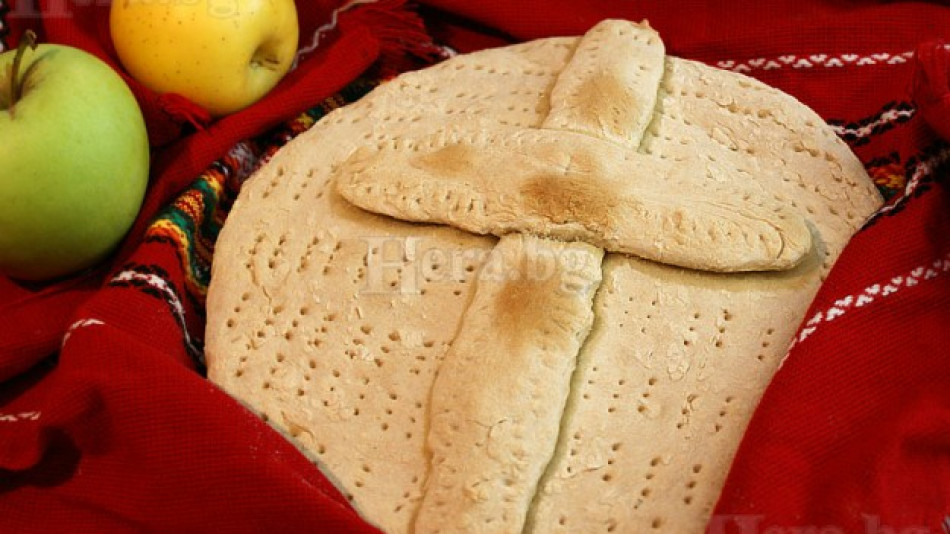 Всяка домакиня трябва да спази традициите и да приготви такъв обреден хляб за Кръстовден! (СНИМКИ)