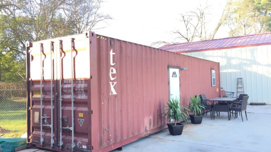 Зад стените на този товарен контейнер се крие жилище, за което можете само да мечтаете! (СНИМКИ)