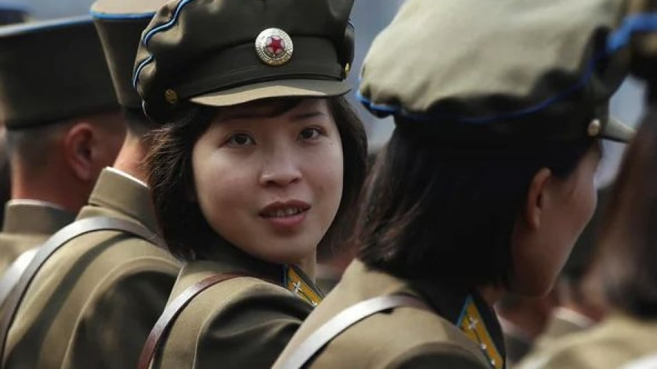 Гордост и нищета: женската армия на Северна Корея (СНИМКИ)