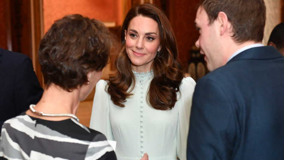 Не е за вярване как Кейт Мидълтън укрепи позициите си в кралското семейство с помощта на една рокля (СНИМКИ)