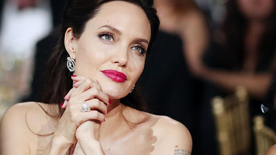 Какво се случва с Анджелина Джоли, лицето на актрисата изглежда шокиращо! (СНИМКИ)