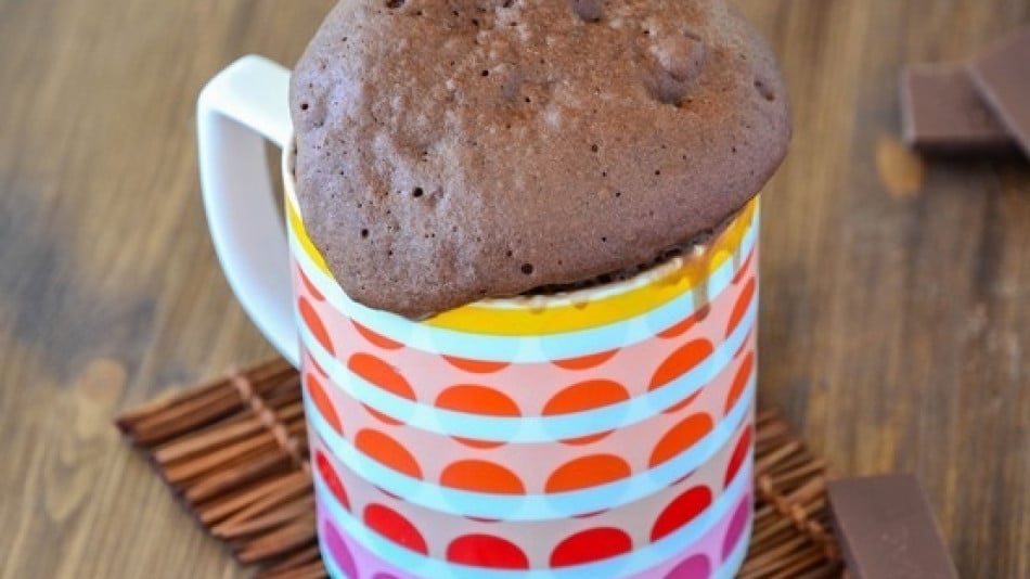 Шоколадов кекс в чашка, който става само 2 минутки СНИМКИ