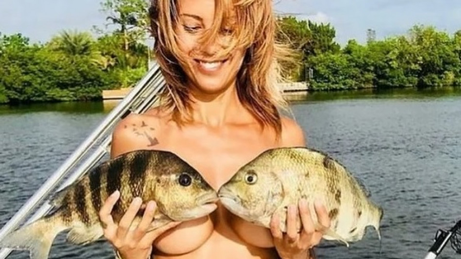Секси рибарки развяха голи гърди! Причината е смайваща (СНИМКИ 18+)