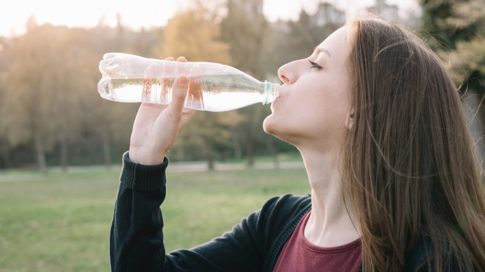 Лекарите мълчат: 6 признака, че прекалявате с чашите вода дневно