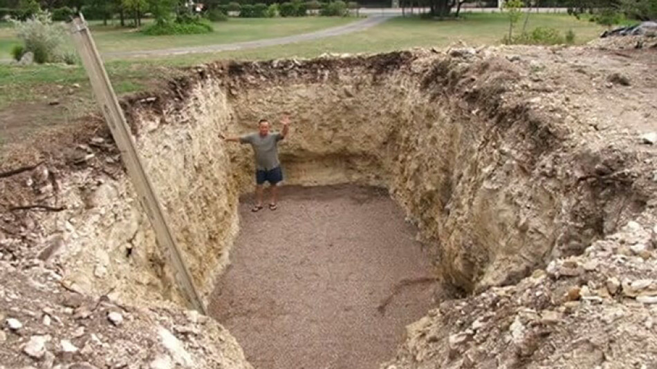Уейн изкопа огромна яма в двора и съвсем скоро всички съседи му завиждаха  (СНИМКИ)