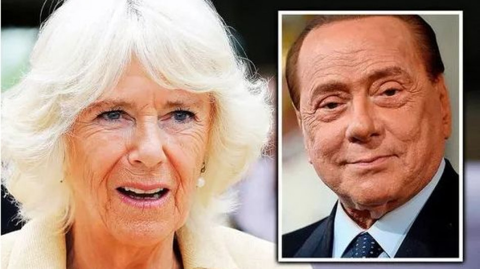 Берлускони показа скандални полуголи СНИМКИ 18+ на Камила Паркър