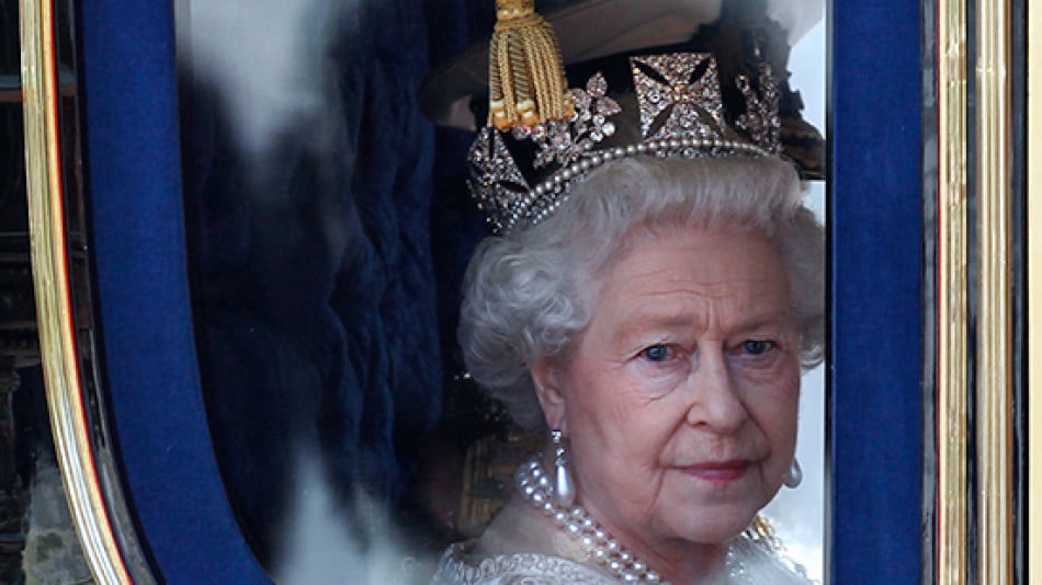 Жени шокираха с реакция на новината за смъртта на Елизабет II