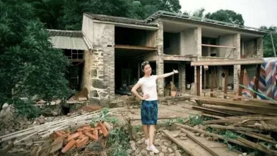 Момиче превърна призрачна къща, необитавана от 30 години, в лъскаво имение СНИМКИ