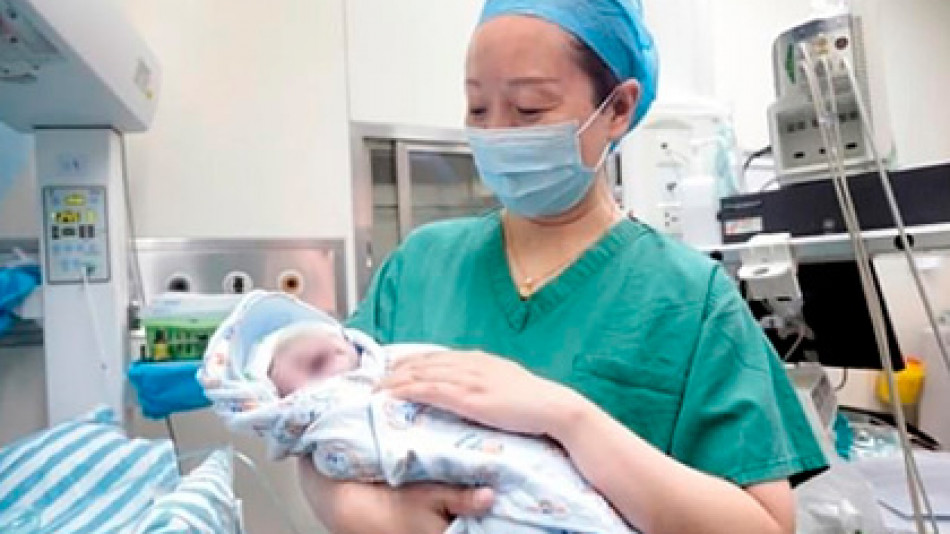 Медицинско чудо: Жената роди близнаци с интервал от 10 години