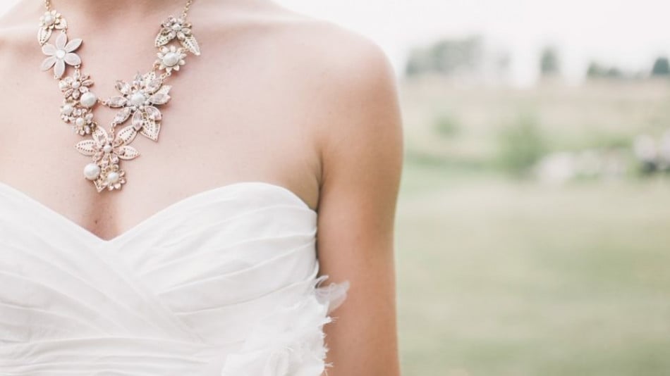 Младоженка взриви мрежата с разголената си булчинска рокля СНИМКА 18+