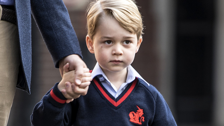 Паника в Бъкингамския дворец: Решава се съдбата на принц Джордж СНИМКИ