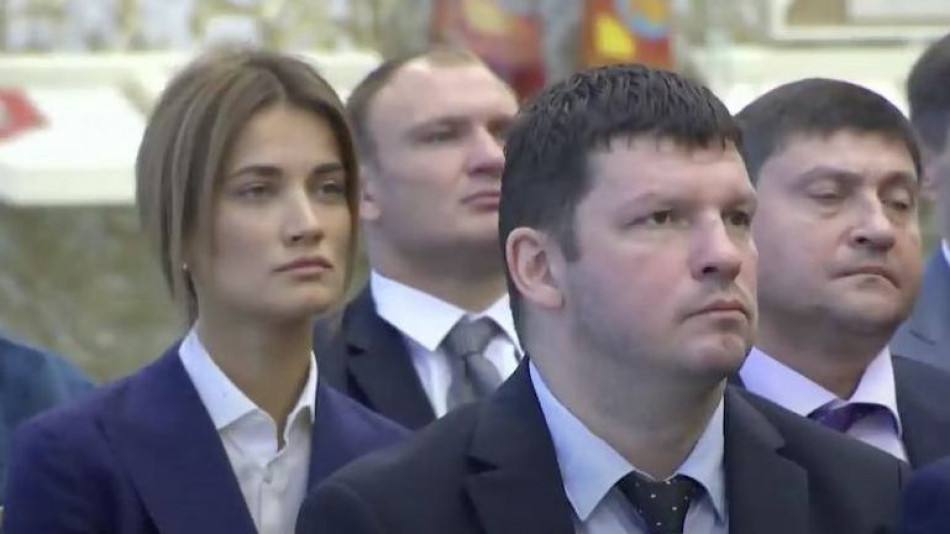 Всички се питат коя е тази ослепителна красавица от инаугурацията на Лукашенко СНИМКИ