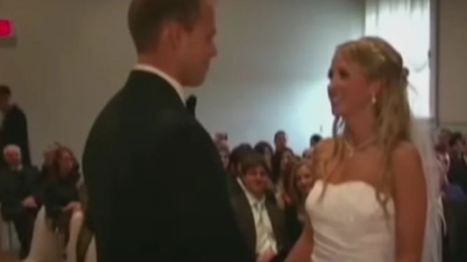 Младоженецът видя булката да влиза в църквата и се разплака, а гостите изпаднаха в шок от... СНИМКИ