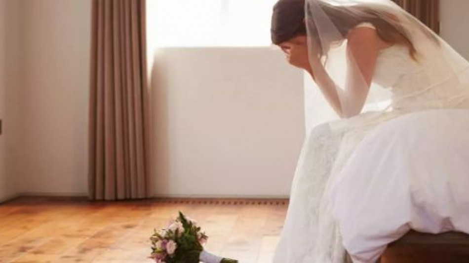 Бременна булка подслуша разговор между баща си и младоженеца и избяга от сватбата