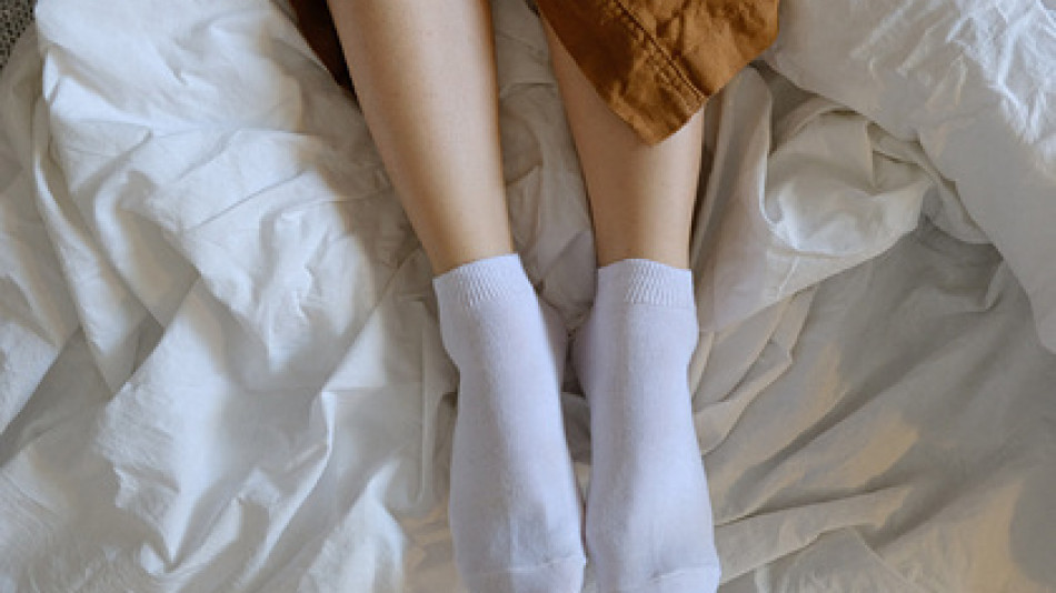 Лекар разкри ползите от спането с чорапи и разбуни мрежата ВИДЕО