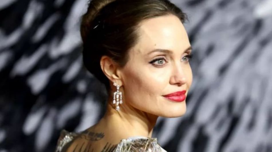 Джоли ужаси феновете с външния си вид, какво се случва със звездата СНИМКИ