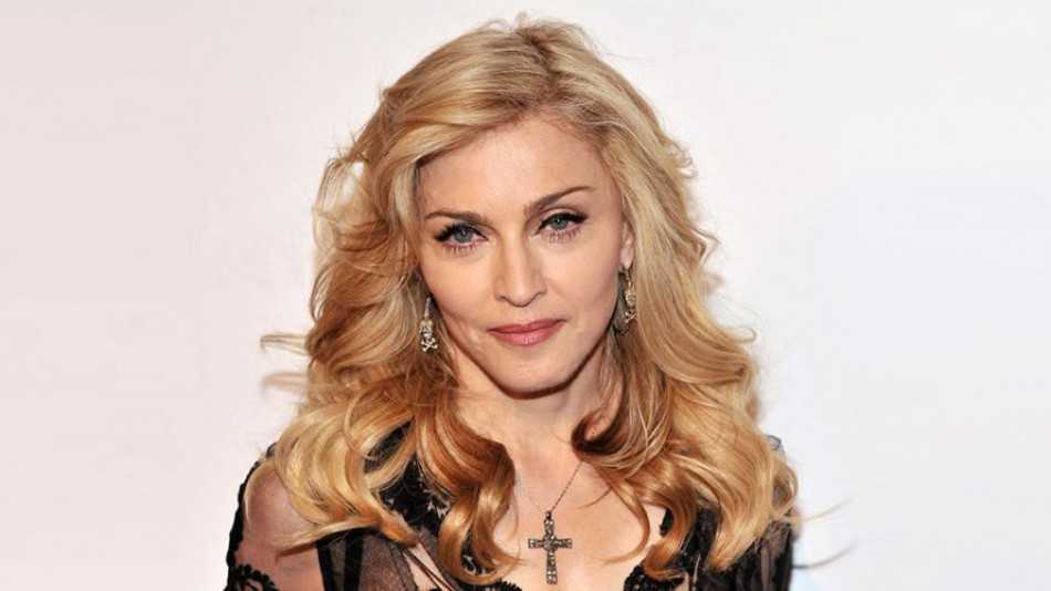 Мадона се пусна с палав минижуп на 63 г. СНИМКИ 18+