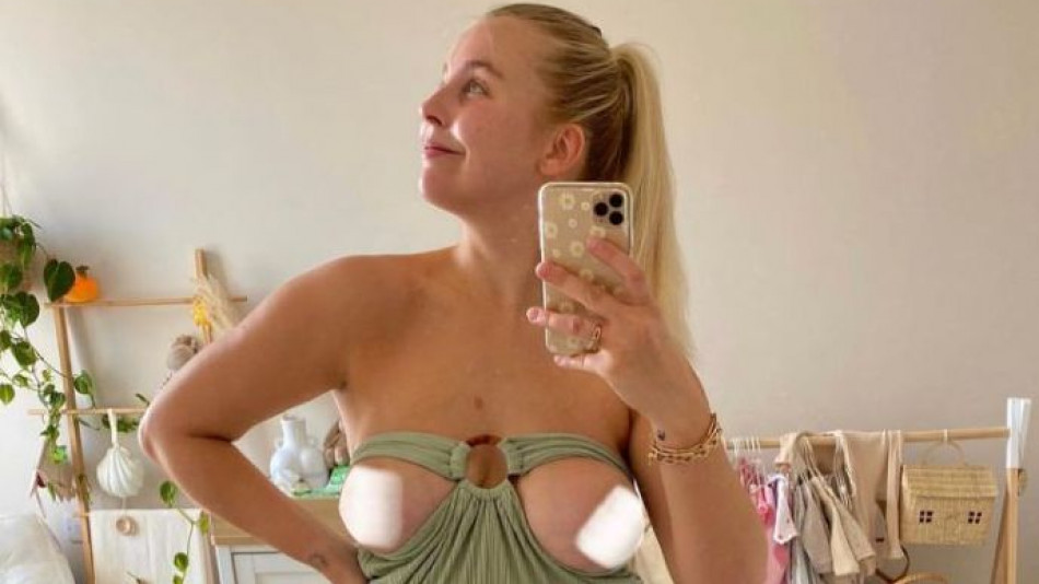 Едрогърда майка се разголи в Instagram, а причина е повече от смешна СНИМКИ 18+