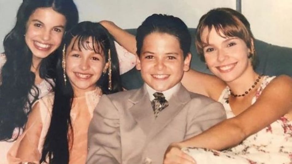 Ето как изглеждат децата от хитовия сериал "Клонинг" 20 години по-късно СНИМКИ