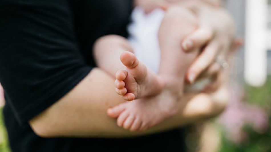 5-м. бебе спаси майка си от сигурна смърт СНИМКИ