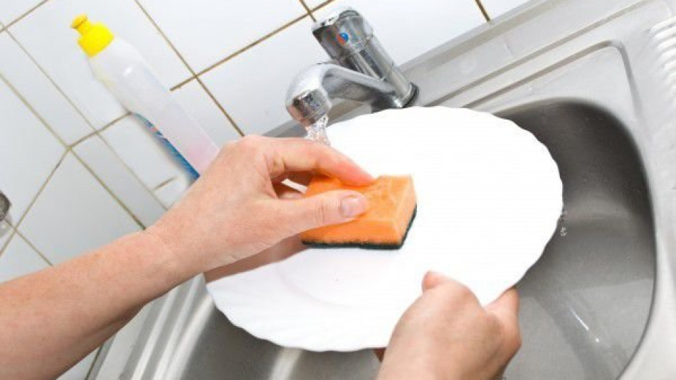 Тези грешки в миенето на съдове могат да ви докарат куп здравословни проблеми