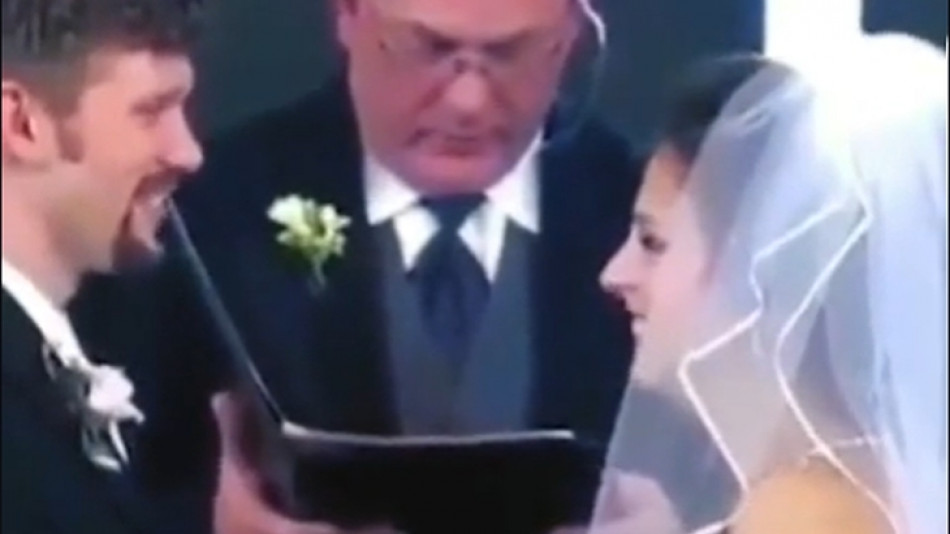 Младоженец направи гаф на клетвата си, булката реагира шокиращо