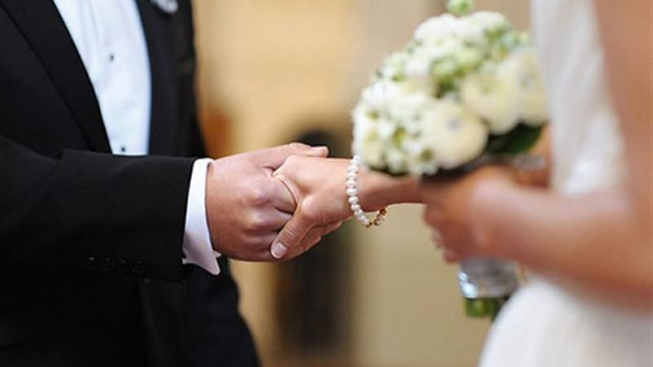 Младоженец видя какво е направила майка му и я прогони от сватбата