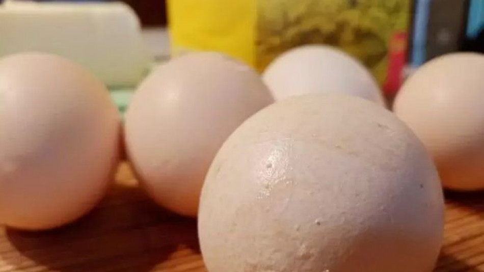 Ето как лесно да си направите яйца без печка и тиган ВИДЕО