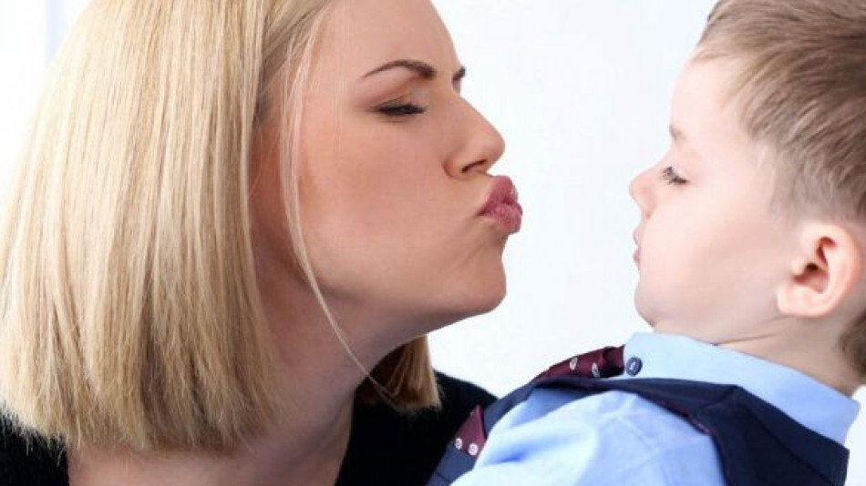 Спрете да целувате детето си по устните, за да не съжалявате жестоко