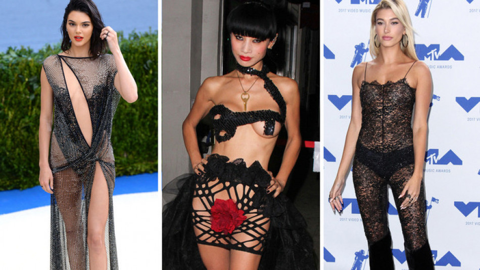 Зърна и пошлост: Това са най-грозните голи рокли в историята на модата