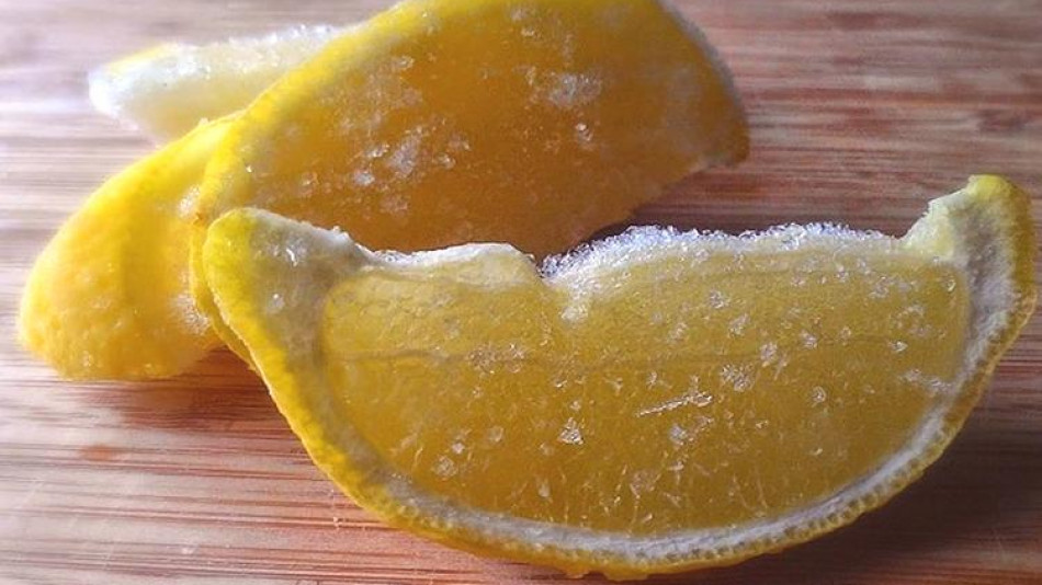 Защо да държите лимоните във фризера и как това помага на вашето здравe