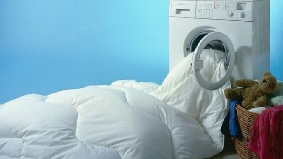 Ето как да перете възглавниците и завивките, за да са винаги чисти и пухкави
