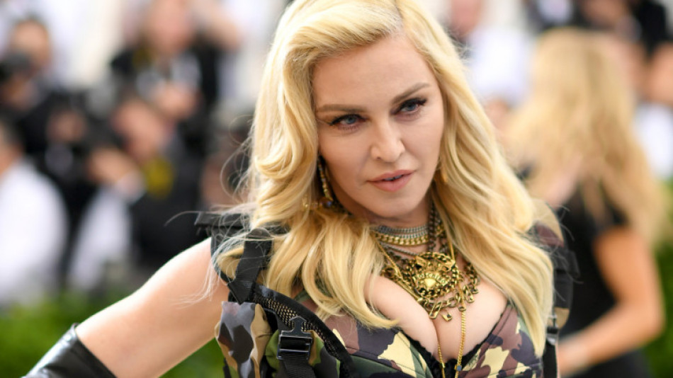 Мадона на 64: Сбръчкана гръд и големи бедра СНИМКИ