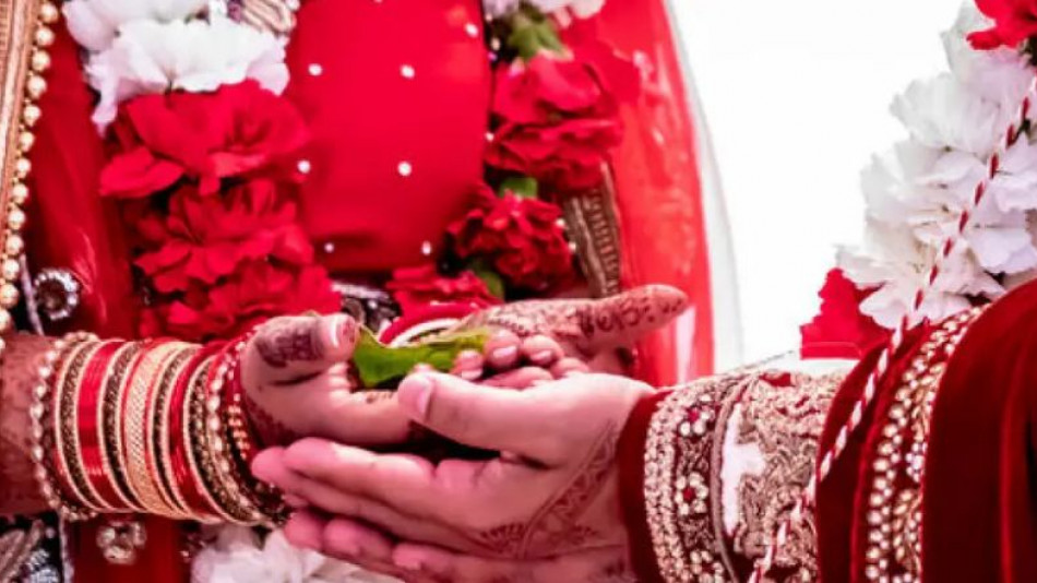 Младоженец заби шамар на булката насред сватбата и стана страшно