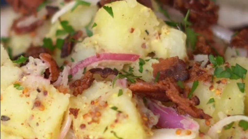 Тайната на перфектната картофена салата, ядеш и ревеш