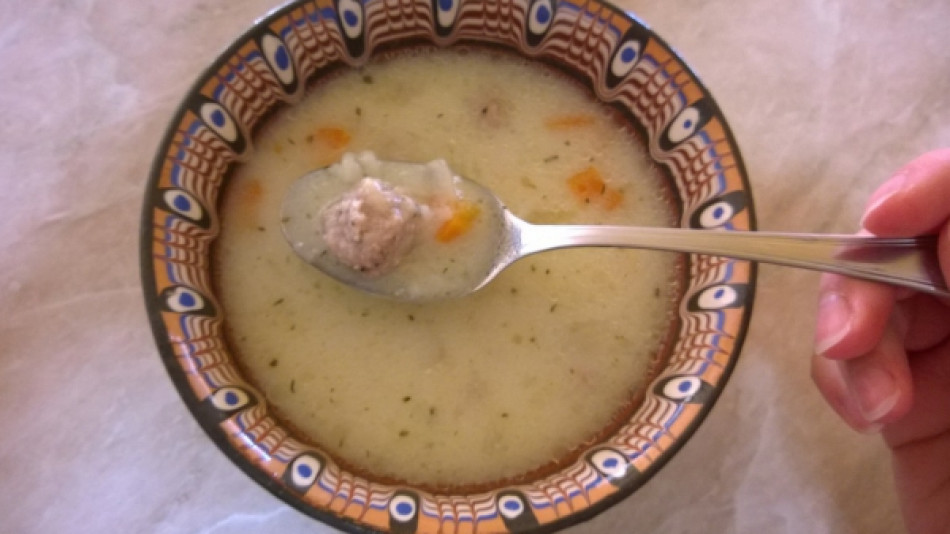 Тази благинка харесва на всички: Лесна рецепта за ароматна супа топчета, тайната е в...