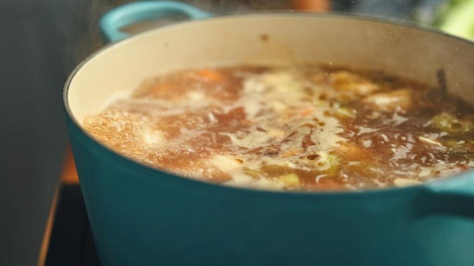 Баба винаги прави тази супа, когато се разболея! Вдига ме на мига!