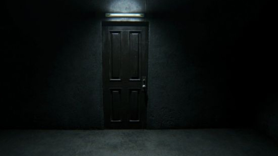 Жена откри страховита тайна стая в спалнята си, а вътре... СНИМКА