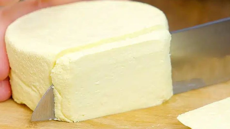 Гениална рецепта: Домашно сирене, готово за 10 минути СНИМКИ